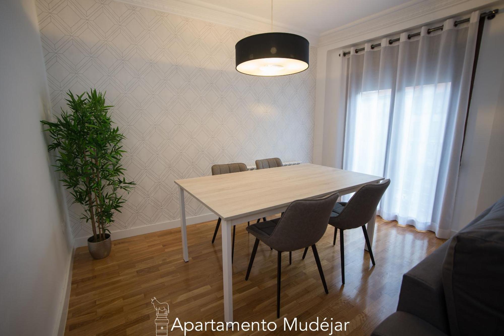 Apartamentos Plaza Del Torico טרואל חדר תמונה